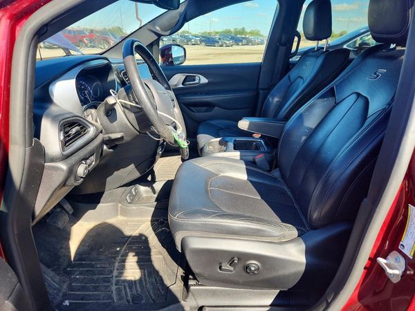 2019 CHRYSLER PACIFICA Touring L Plus — DENT