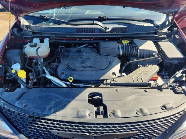 2019 CHRYSLER PACIFICA Touring L Plus — Engine bay