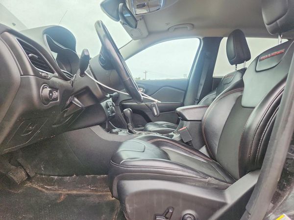 2019 JEEP CHEROKEE — DENT