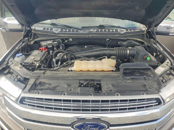 2018 FORD F150 — Engine bay