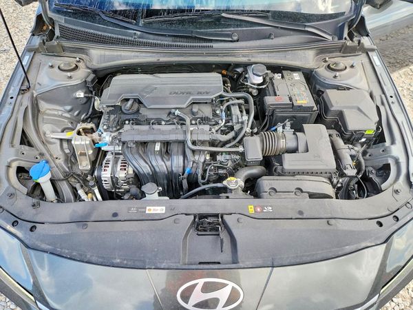 2025 HYUNDAI ELANTRA SEL Sport — Engine bay