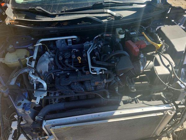 2021 NISSAN ROGUE SV — Engine bay