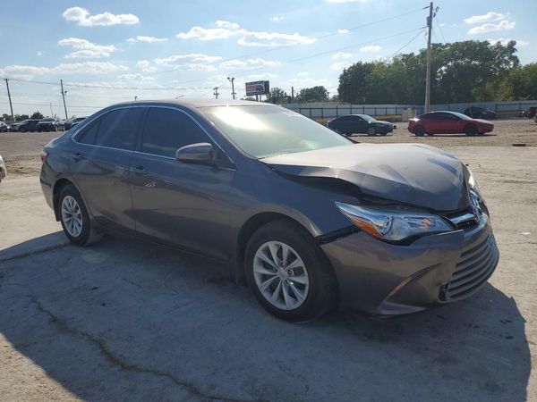 2016 TOYOTA CAMRY — Passenger 3/4