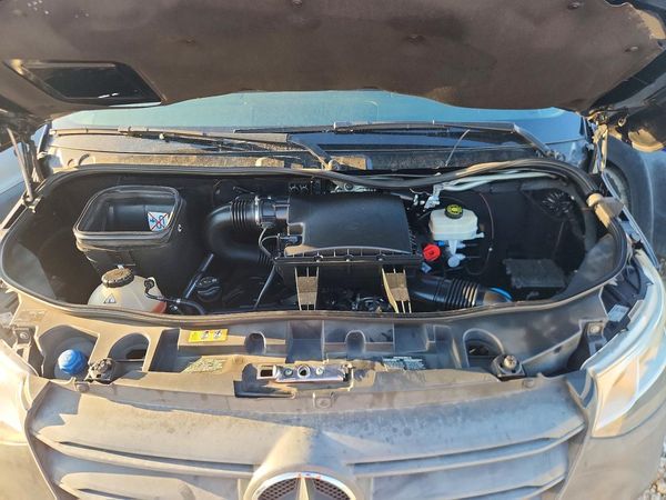 2020 MERCEDES-BENZ SPRINTER 907 (VS30) — Engine bay