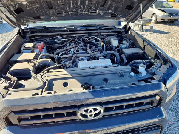 2025 TOYOTA 4RUNNER — Engine bay
