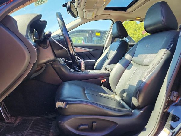 2014 INFINITI Q50 — DENT