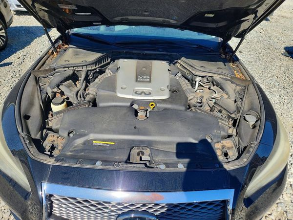 2014 INFINITI Q50 — Engine bay