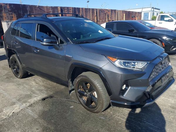 2020 TOYOTA RAV4 XSE HV — Passenger 3/4