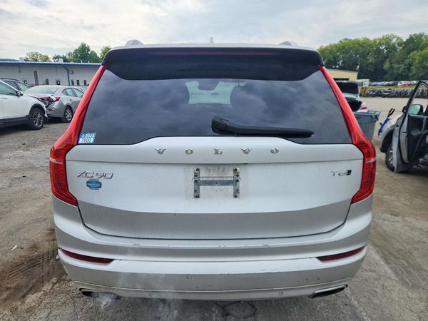2019 VOLVO XC90 Momentum — DIRR