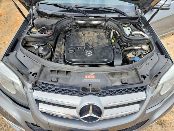2015 MERCEDES-BENZ GLK — Engine bay