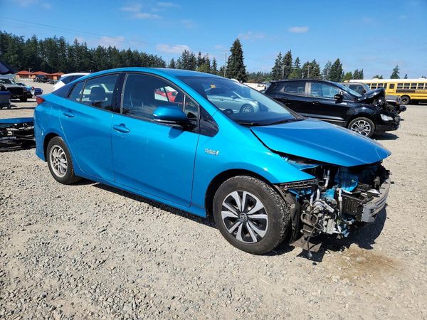 2017 TOYOTA PRIUS Three/Four/Four Adv — Passenger 3/4