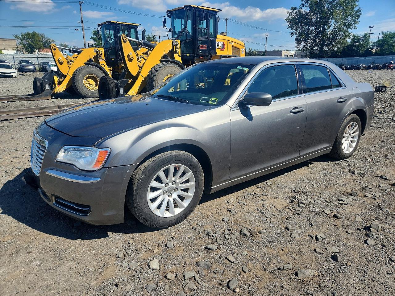 2012 CHRYSLER 300 Base/Limited — Front 3/4
