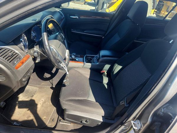 2012 CHRYSLER 300 Base/Limited — DENT