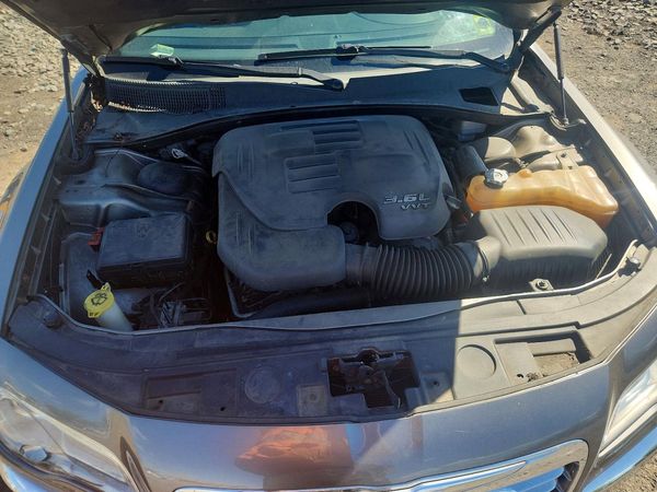 2012 CHRYSLER 300 Base/Limited — Engine bay