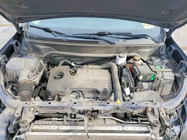 2018 CHEVROLET EQUINOX LT (1LT) — Engine bay