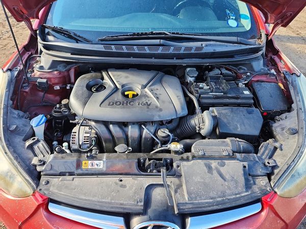 2016 HYUNDAI ELANTRA — Engine bay