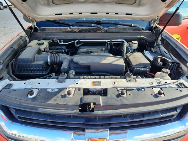 2016 CHEVROLET COLORADO Work Truck — Engine bay