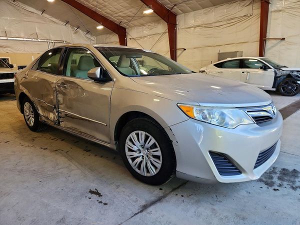 2014 TOYOTA CAMRY — Passenger 3/4