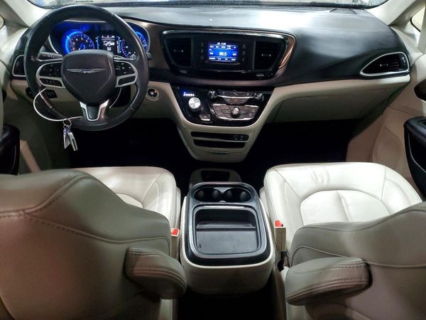 2017 CHRYSLER PACIFICA — CKPT