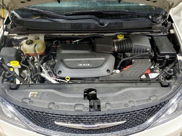 2017 CHRYSLER PACIFICA — Engine bay