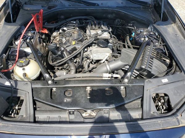 2016 BMW 5 SERIES xDrive — Engine bay