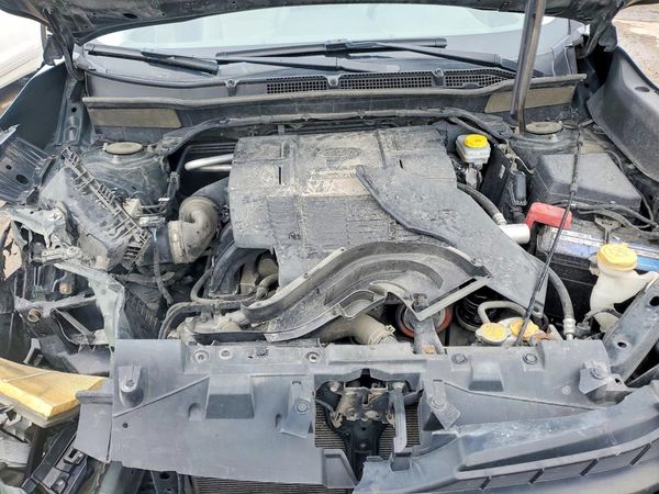 2022 SUBARU FORESTER — Engine bay