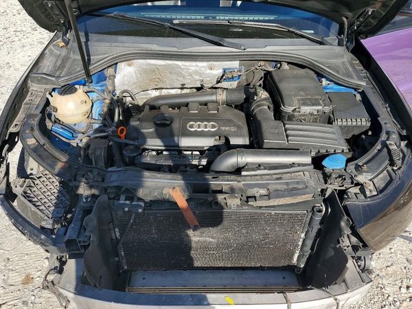 2016 AUDI Q3 — Engine bay