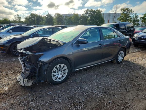 2013 TOYOTA CAMRY — Front 3/4