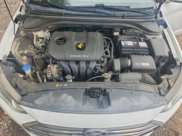 2018 HYUNDAI ELANTRA — Engine bay
