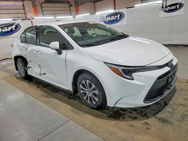 2026 TOYOTA COROLLA — Passenger 3/4