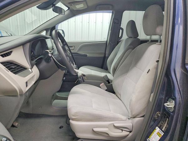 2019 TOYOTA SIENNA L — DENT