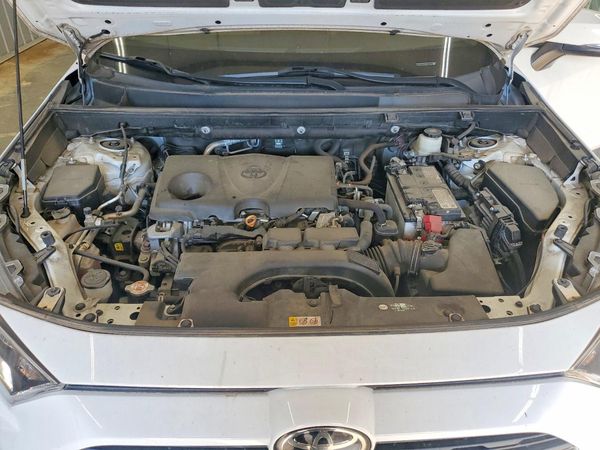 2021 TOYOTA RAV4 XLE — Engine bay