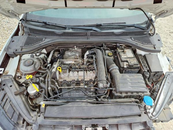 2019 VOLKSWAGEN JETTA — Engine bay