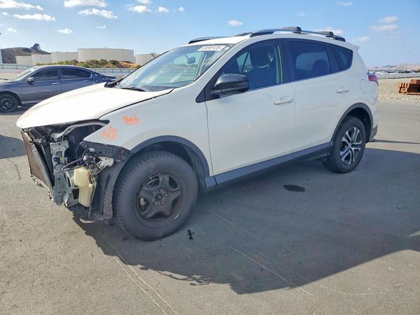 2016 TOYOTA RAV4 — Front 3/4