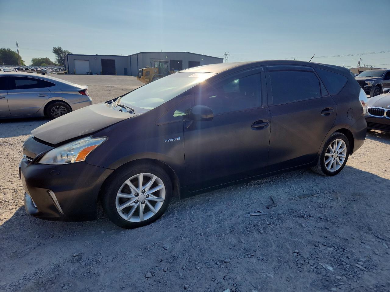 2014 TOYOTA PRIUS — Front 3/4
