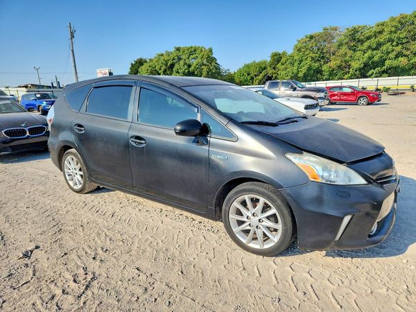 2014 TOYOTA PRIUS — Passenger 3/4