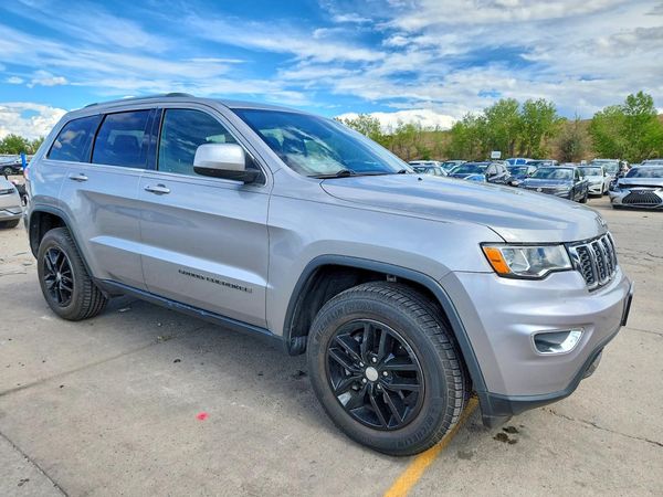 2018 JEEP GRAND CHEROKEE Laredo — Passenger 3/4