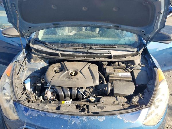 2016 HYUNDAI ELANTRA — Engine bay