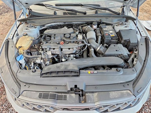 2022 KIA K5 — Engine bay