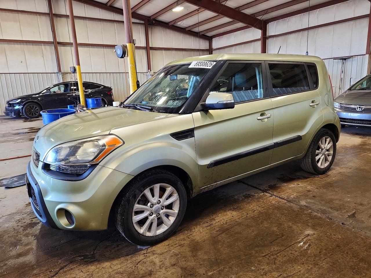 2013 KIA SOUL All Trims — Front 3/4