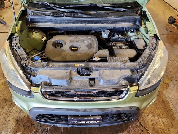 2013 KIA SOUL All Trims — Engine bay