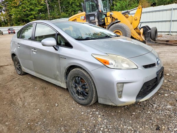 2013 TOYOTA PRIUS — Passenger 3/4