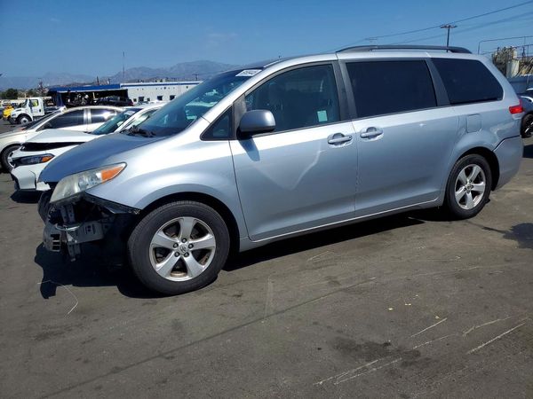 2014 TOYOTA SIENNA — DSFA — Front 3/4