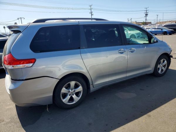 2014 TOYOTA SIENNA — PSRA