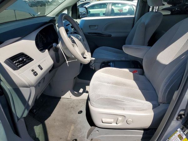 2014 TOYOTA SIENNA — DENT