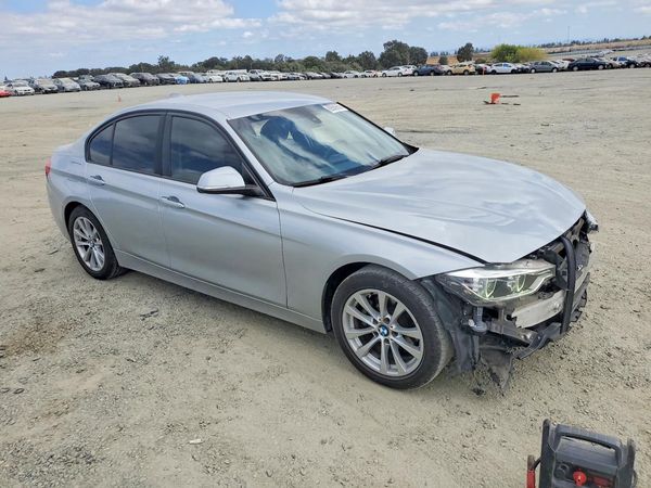 2018 BMW 320 — Passenger 3/4