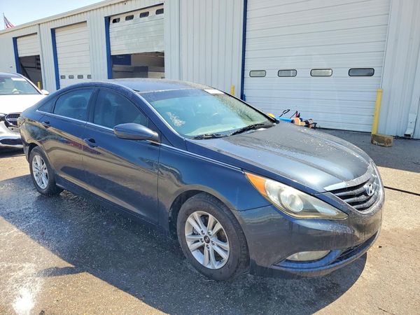 2013 HYUNDAI SONATA — Passenger 3/4