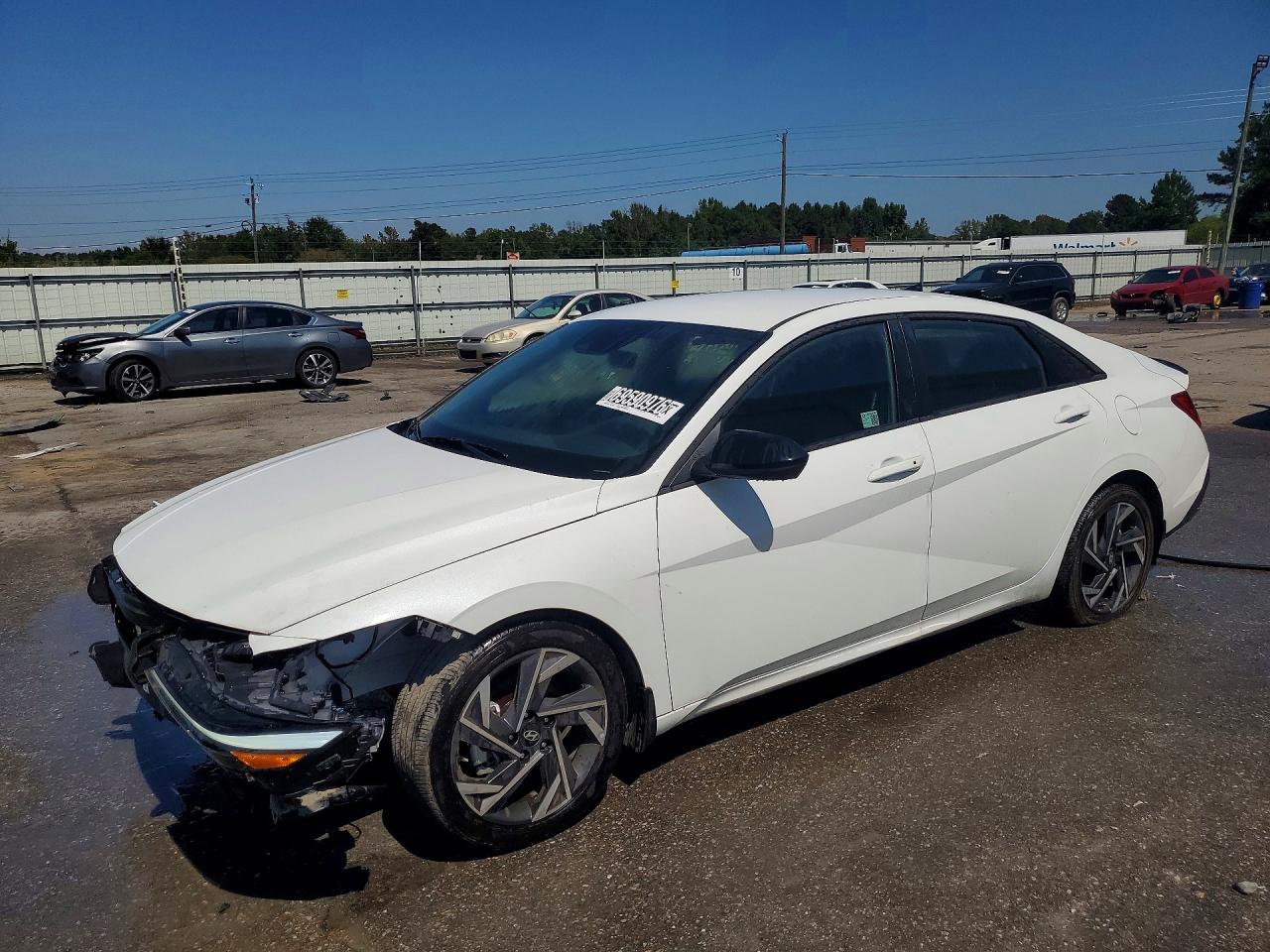 2025 HYUNDAI ELANTRA SEL Sport — Front 3/4