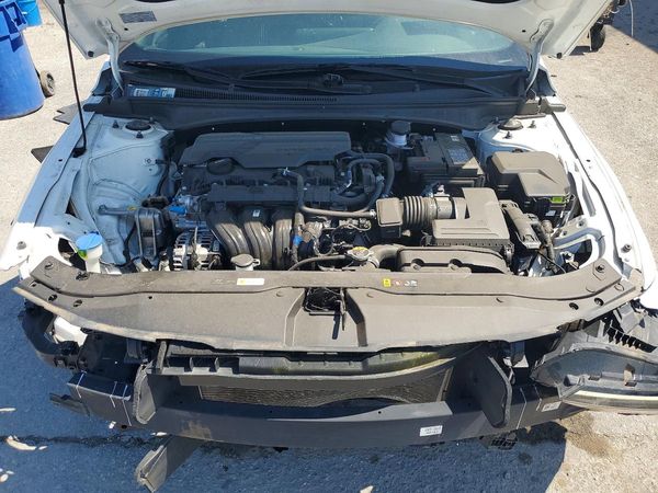 2025 HYUNDAI ELANTRA SEL Sport — Engine bay