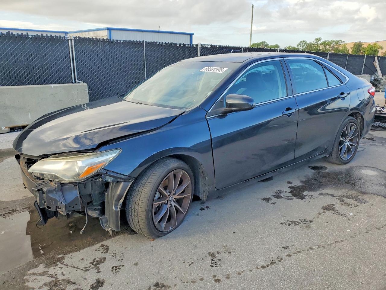 2017 TOYOTA CAMRY LE/SE/XLE/XSE — Front 3/4